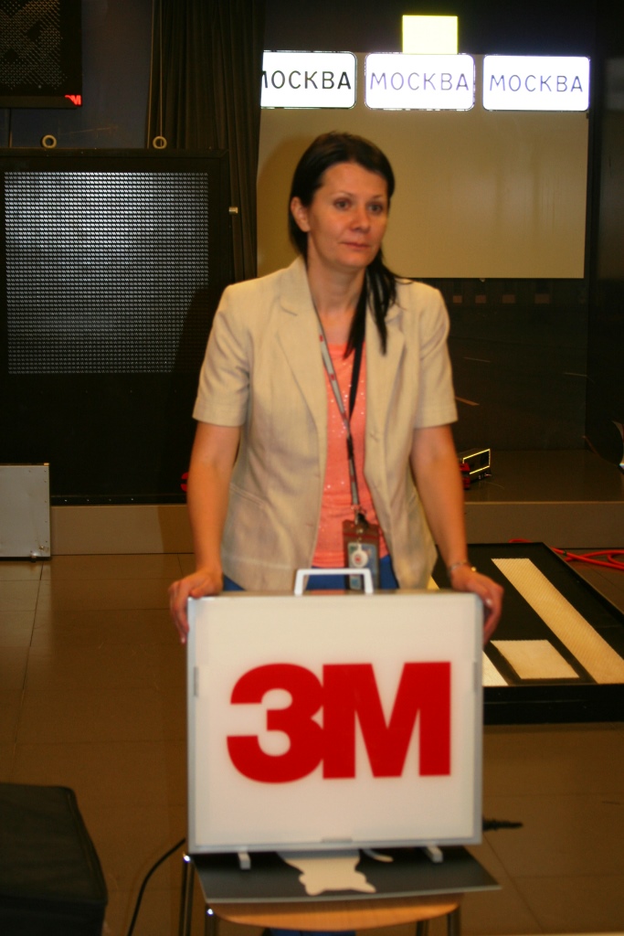 Выступление женщины от компании 3М(вариант2)