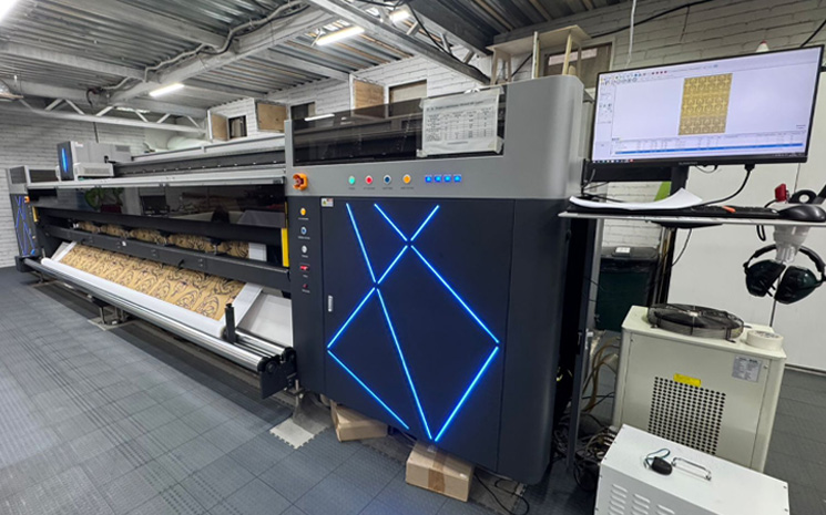 3 инсталляции 5-метровых рулонных принтеров Liyu Platinum